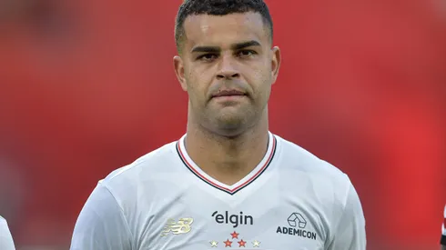 RJ - RIO DE JANEIRO - 12/07/2025 - BRASILEIRO A 2025, FLAMENGO X SAO PAULO - Alisson jogador do Sao Paulo durante partida contra o Flamengo no estadio Maracana pelo campeonato Brasileiro A 2025. Foto: Thiago Ribeiro/AGIF