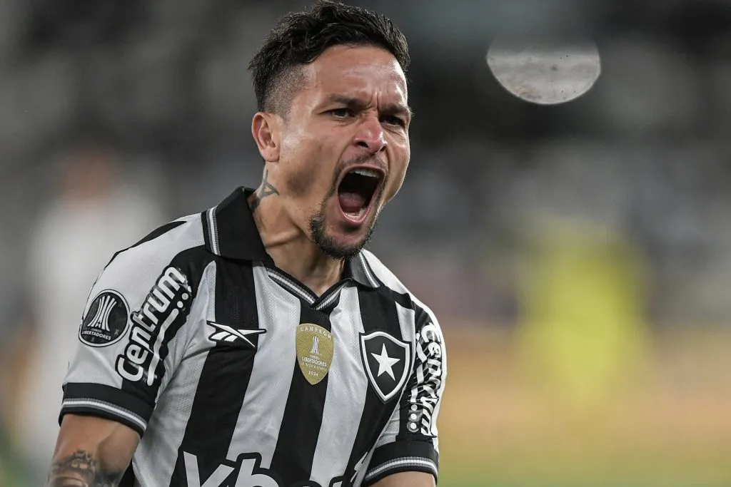 Arthur marcou o único gol do Botafogo em vitória sobre a LDU no Rio. Foto: Thiago Ribeiro/AGIF