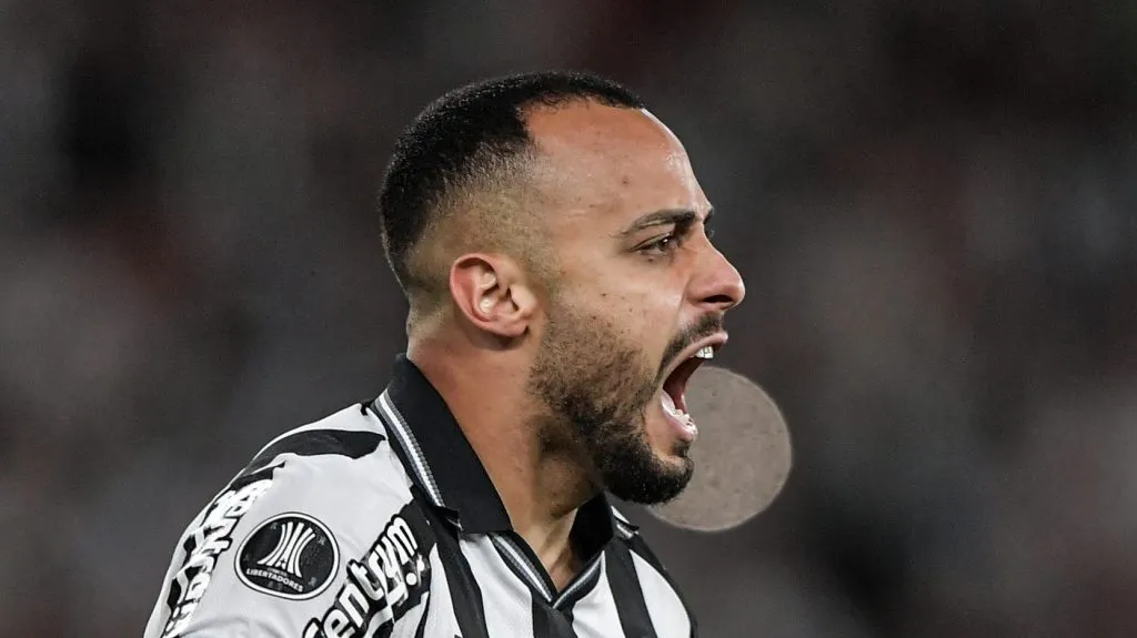 Foto: Thiago Ribeiro/AGIF – Arthur Cabral sentiu dores no jogo de ida contra a LDU, mas se recuperou a vai estar em campo.