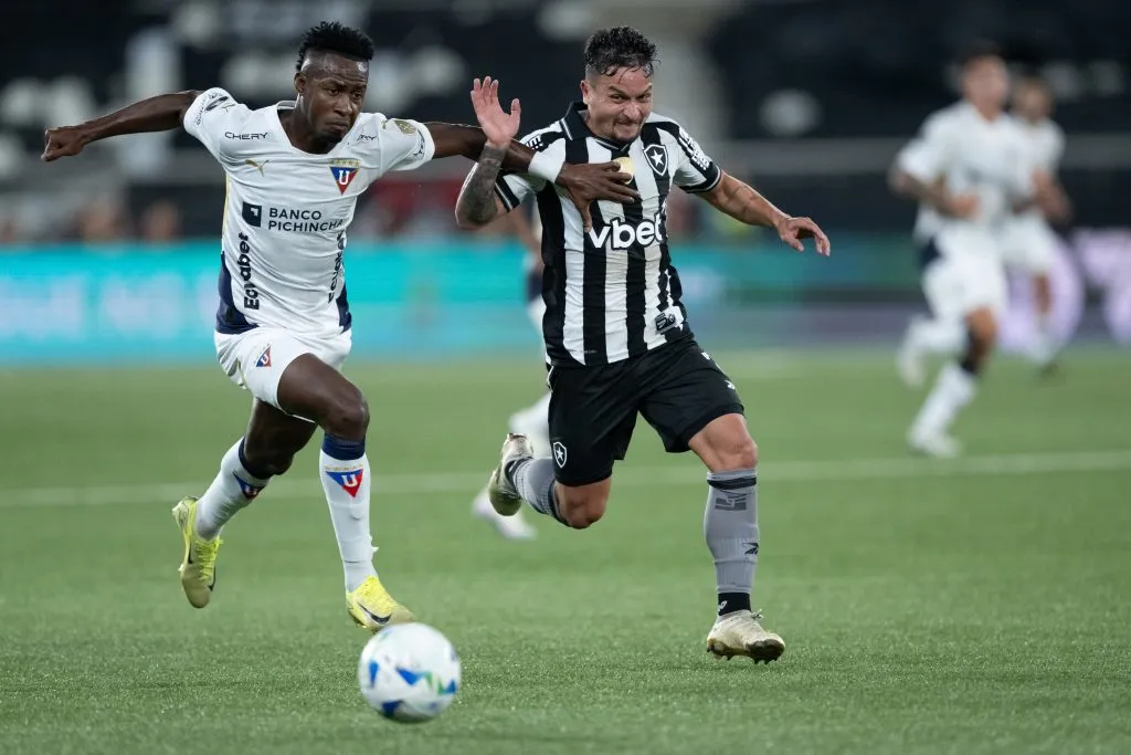 Botafogo venceu a LDU no jogo de ida com gol de Artur. Foto: Jorge Rodrigues/AGIF