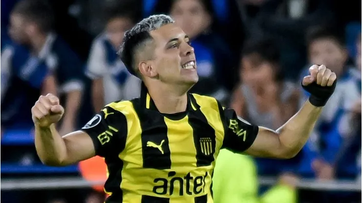 Leo Fernández, meia uruguaio do Peñarol - Foto: Marcelo Endelli/Getty Images