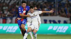 Santiago González (à esquerda), do Tigre, recebeu proposta do Santos no valor de US$ 4 milhões