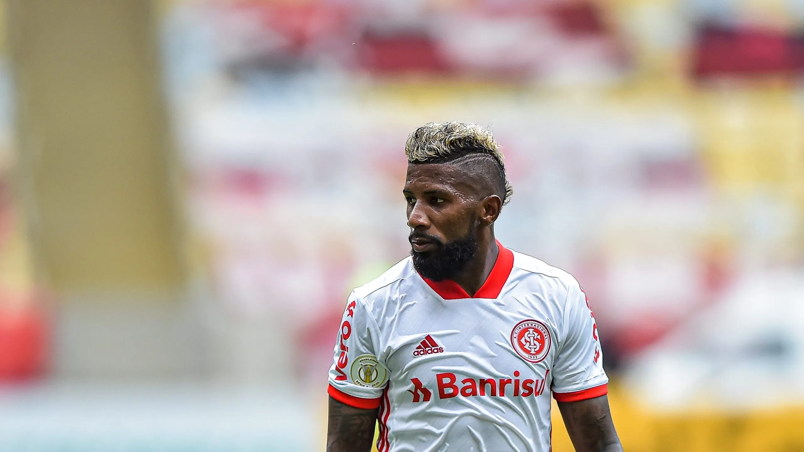 Rodinei, jogador do Inter em partida contra o Flamengo no estadio Maracana pelo campeonato Brasileiro A 2020. Foto: Thiago Ribeiro/AGIF