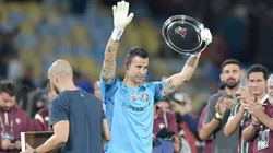 Fábio foi homenageado por bater recorde mundial de jogos no futebol