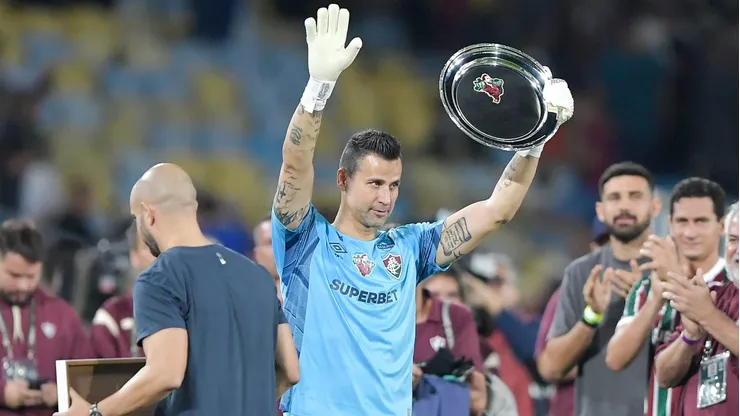 Fábio foi homenageado por bater recorde mundial de jogos no futebol