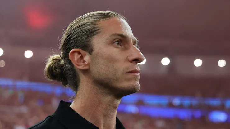 Filipe Luís foi elogiado pela Nação por encontrar meio com Saúl e Jorginho diante do Inter