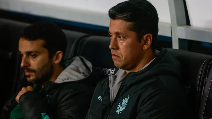 Thiago Carpini, técnico do Juventude, durante partida contra o Vasco no estadio Alfredo Jaconi pelo campeonato Brasileiro A 2025. Foto: Luiz Erbes/AGIF