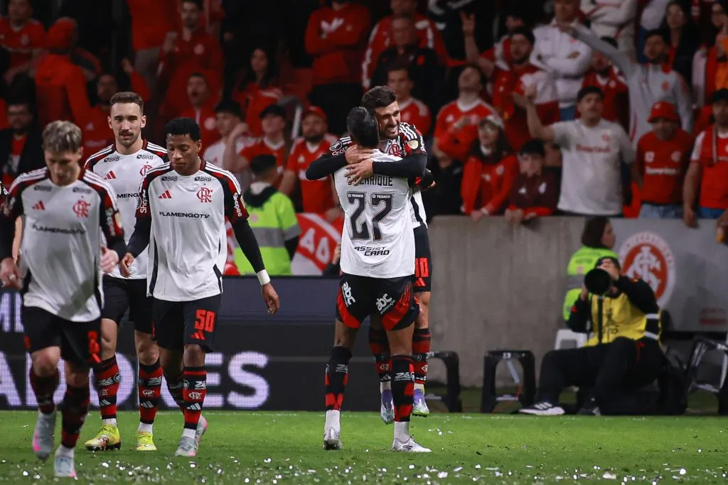 Arrascaeta e Pedro marcam em vitória do Flamengo sobre o Inter no Sul. Foto: Maxi Franzoi/AGIF