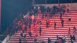 Torcedores chilenos e argentinos protagonizaram cenas de selvageria em jogo da Copa Sul-Americana. Foto: Lucas Gabriel Cardoso/AGIF
