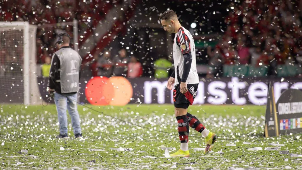 Chuva de prata acabou atrapalhando início da partida – Foto: Maxi Franzoi/AGIF