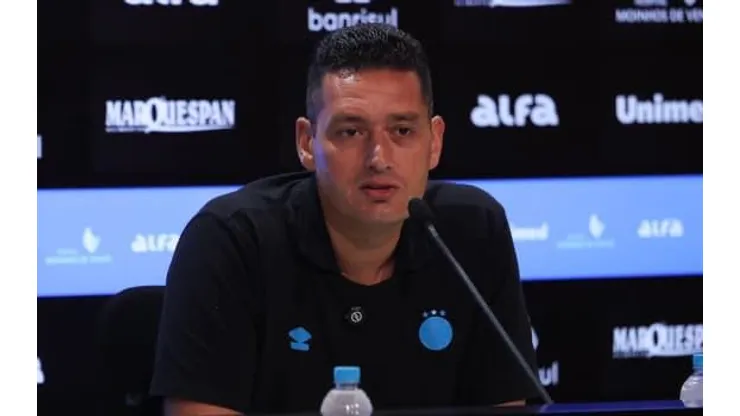 Treinador das Mosqueteiras, Cyro Leães. Foto: Caroline Motta/Grêmio