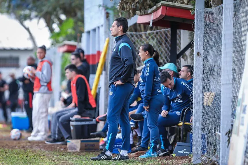 Treinador das Mosqueteiras. Foto: Caroline Motta/Grêmio