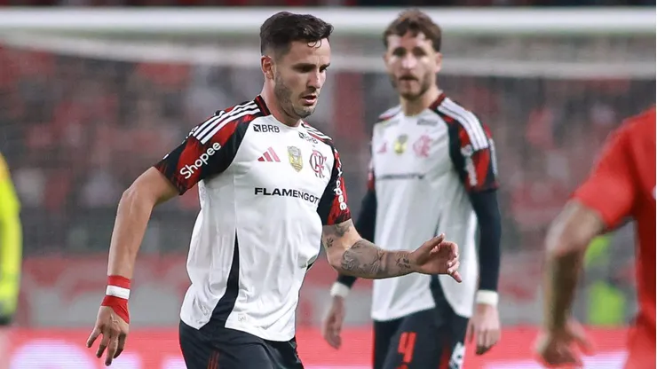 Saúl aparece como alternativa de Filipe Luís no meio do Flamengo