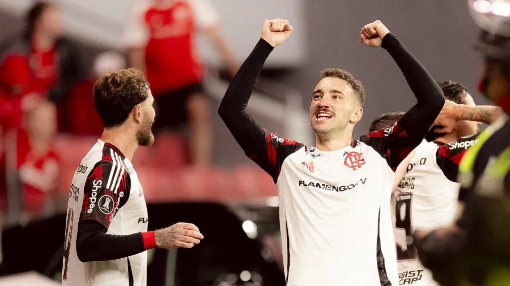 Léo Ortiz vem recebendo sondagens da Europa – Foto: Adriano Fontes/Flamengo