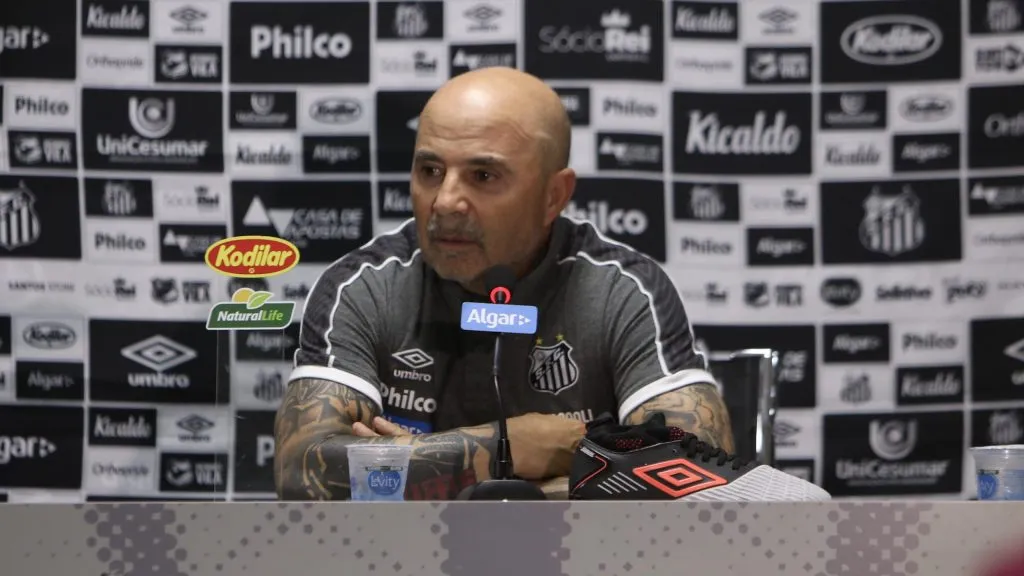 Entrevista coletiva do treinador do Santos Futebol Clube, Jorge Sampaoli, apos a partida com o Athletico Paranaense em 2019. Foto: Robson Mafra/AGIF