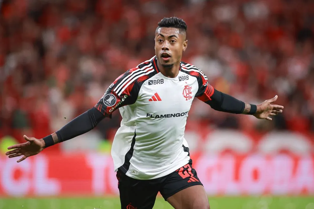 Bruno Henrique comemora classificação do Flamengo no Beira-Rio pela Libertadores – Foto: Maxi Franzoi/AGIF