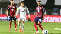 Gabriel Bontempo jogador do Santos durante partida contra o Bahia no estadio Vila Belmiro pelo campeonato Brasileiro A 2025. Foto: Mauricio De Souza/AGIF