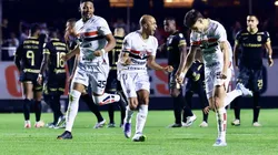 SP - SAO PAULO - 19/08/2025 - COPA LIBERTADORES 2025, SAO PAULO X ATLETICO NACIONAL - Jogadores do Sao Paulo comemoram vitoria por penaltis em decisao durante partida contra o Atletico Nacional no estadio Morumbi pelo campeonato Copa Libertadores 2025. Foto: Marcello Zambrana/AGIF