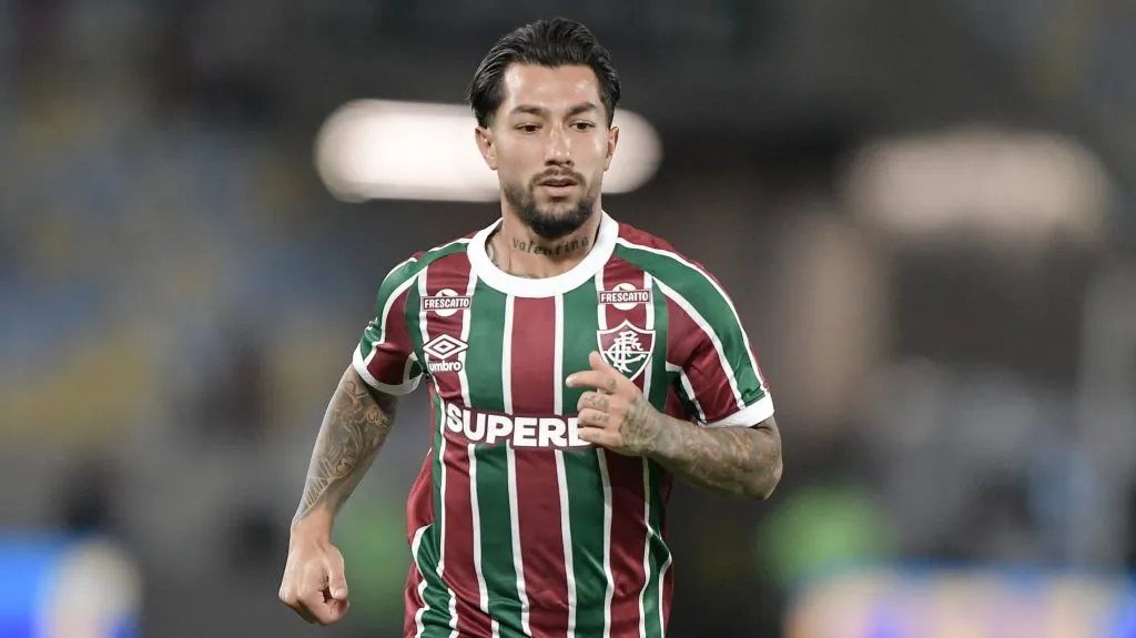 Lucho Acosta jogador do Fluminense durante partida contra o Fortaleza no estadio Maracana pelo campeonato Brasileiro A 2025. Foto: Thiago Ribeiro/AGIF