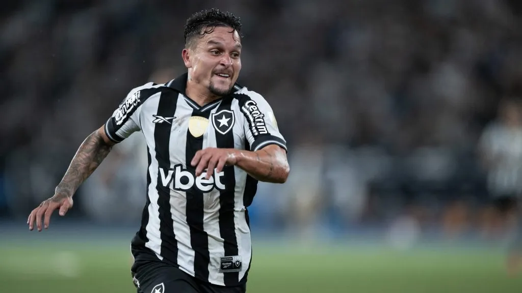 Artur marcou o gol da vitória do Botafogo no jogo de ida. Foto: Jorge Rodrigues/AGIF