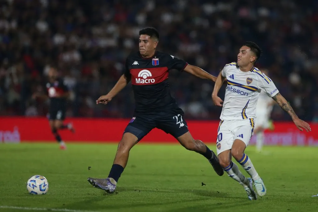 Santiago González, meia do Tigre, da Argentina - Foto:  Daniel Jayo/Getty Images