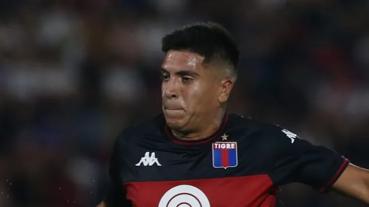 Santiago González, meia do Tigre, da Argentina - Foto: Daniel Jayo/Getty Images