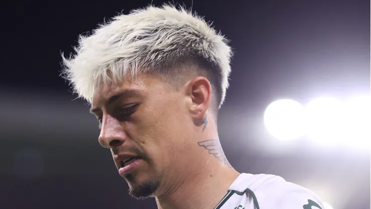 Adonis Frías, do León, está na mesa do Santos