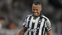 Marlon Freitas cometeu pênalti na derrota para a LDU, pela Libertadores. Foto: Thiago Ribeiro/AGIF