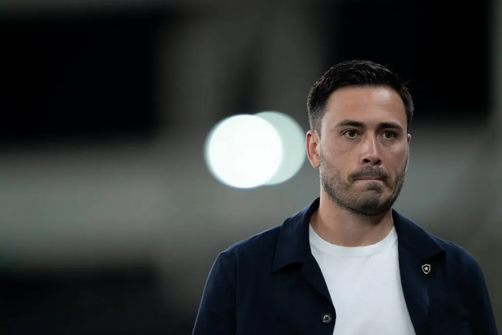 RJ – RIO DE JANEIRO – 17/08/2025 – BRASILEIRO A 2025, BOTAFOGO X PALMEIRAS – Davide Ancelotti tecnico do Botafogo durante partida contra o Palmeiras no estadio Engenhao pelo campeonato Brasileiro A 2025. Foto: Jorge Rodrigues/AGIF