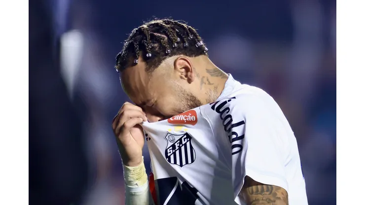 Neymar jogador do Santos chora após a partida contra o Vasco. Foto: Marcello Zambrana/AGIF