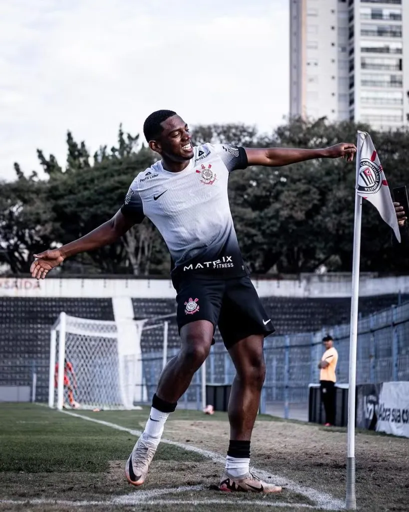 André Luiz vem agradando o técnico do Corinthians - Foto: Leonardo Lima/Instagram.