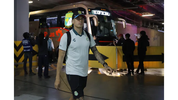 Adonis Frías em campo pelo time mexicano. (Photo by Manuel Guadarrama/Getty Images)