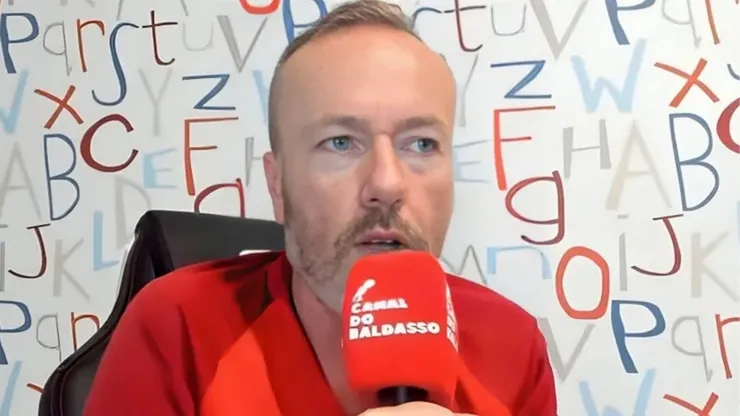 Fabiano Baldasso, em live no seu canal (Reprodução/YouTube)