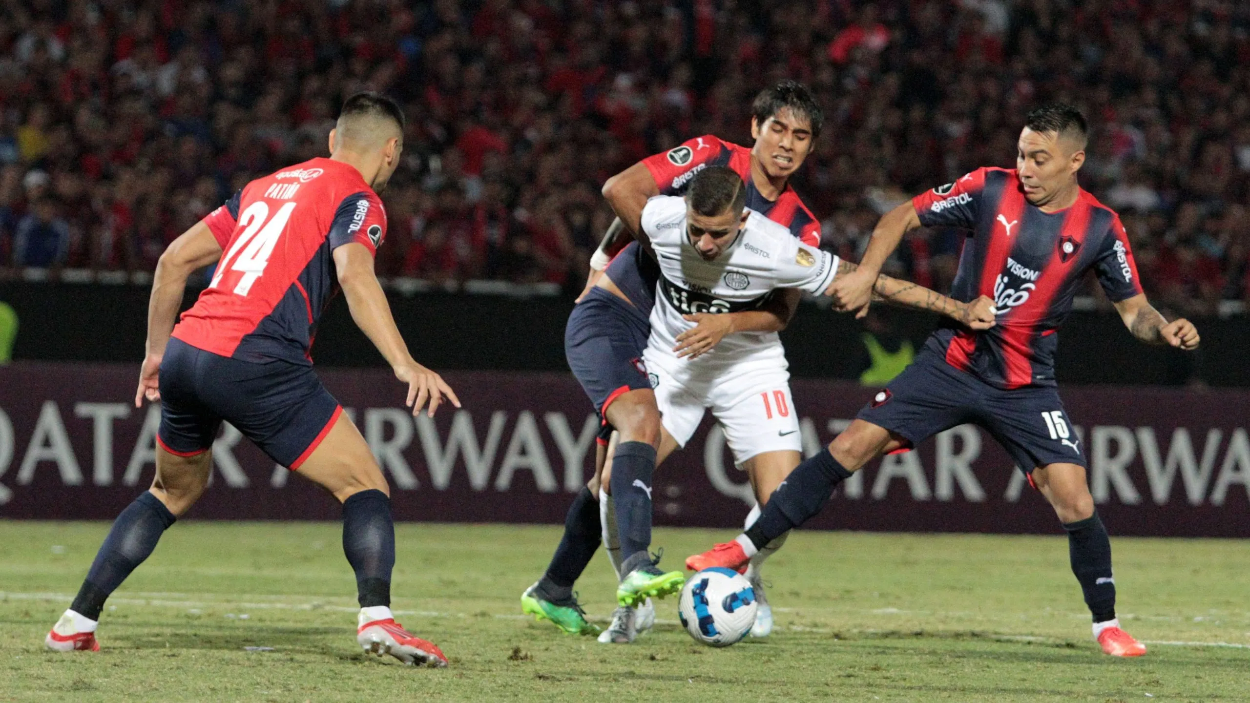 O zagueiro Alexis Duarte (Photo by Christian Alvarenga/Getty Images)