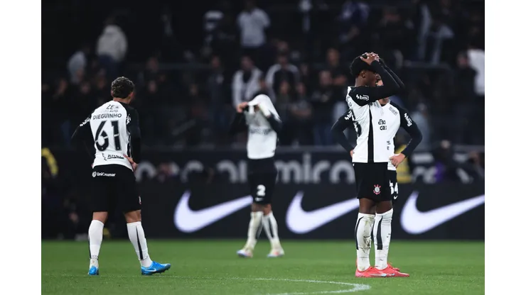 SP - SAO PAULO - 16/08/2025 - BRASILEIRO A 2025, CORINTHIANS X BAHIA - Talles Magno jogador do Corinthians lamenta derrota ao final da partida contra o Bahia no estadio Arena Corinthians pelo campeonato Brasileiro A 2025. Foto: Ettore Chiereguini/AGIF