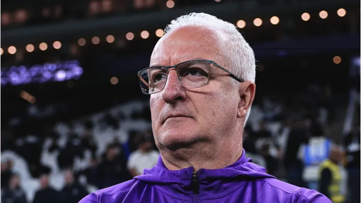 Dorival Júnior durante jogo contra o Bragantino na Neo Química Arena.