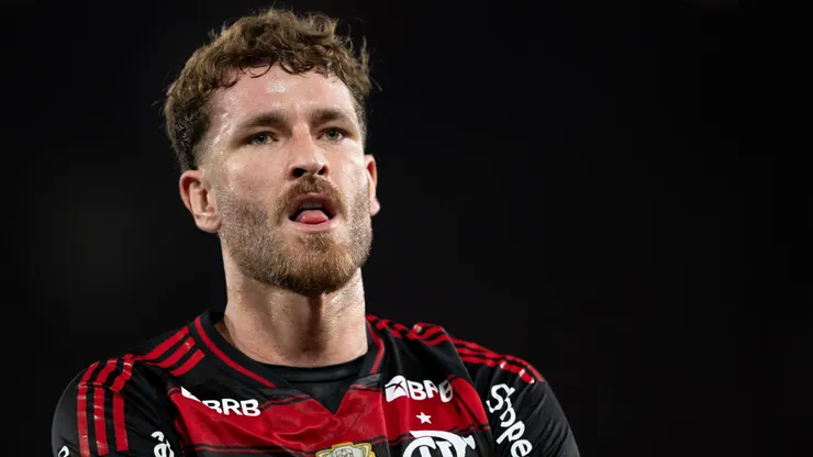 Léo Pereira é titular absoluto do time de Filipe Luís e desperta interesse de clubes da Europa
