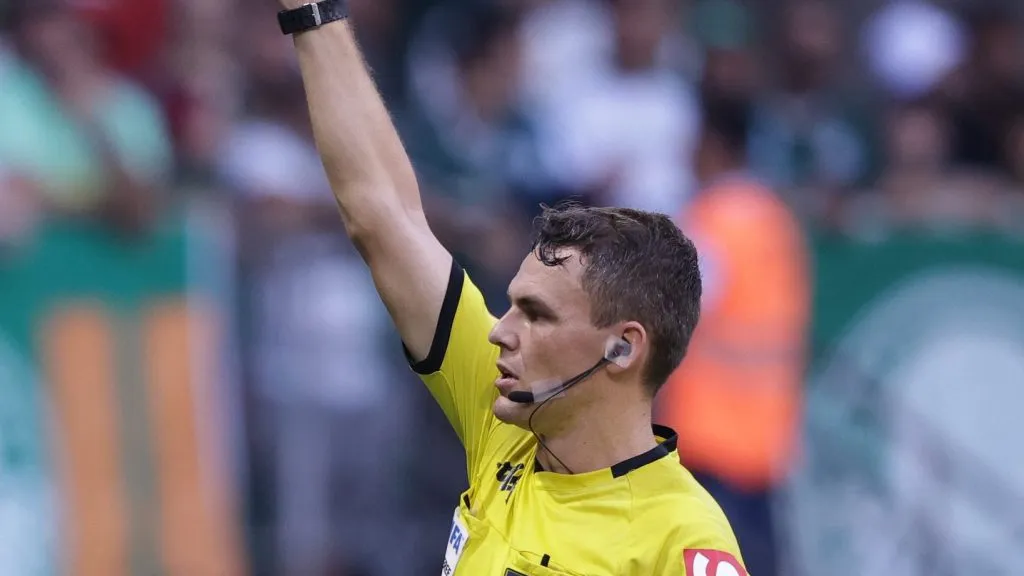 Foto: Ettore Chiereguini/AGIF – Zanovelli durante jogo no Allianza Parque pelo Brasileirão.
