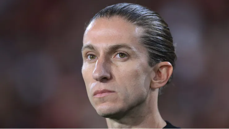Filipe Luís conversou com Sampaoli para liberação de Victor Hugo ao Santos; Vojvoda analisa o nome agora