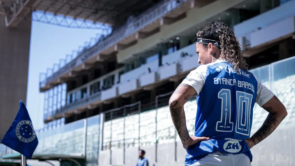 Jogadora do Cruzeiro em duelo do Brasileirão Feminino