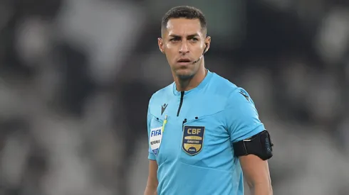 Rodrigo José Pereira de Lima terá a missão de apitar Vasco x Corinthians. Foto: Thiago Ribeiro/AGIF.