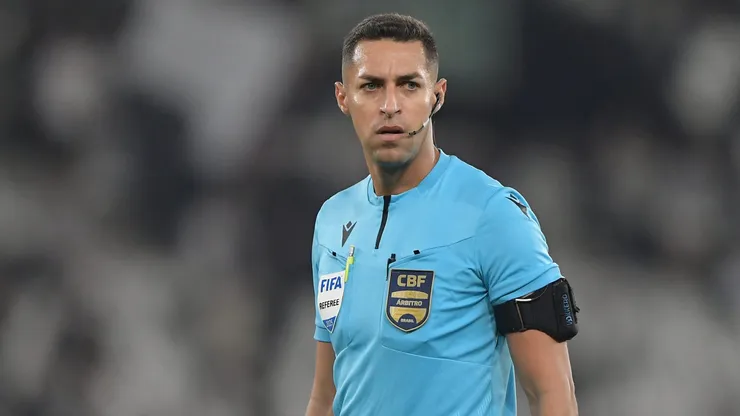 Rodrigo José Pereira de Lima terá a missão de apitar Vasco x Corinthians. Foto: Thiago Ribeiro/AGIF.