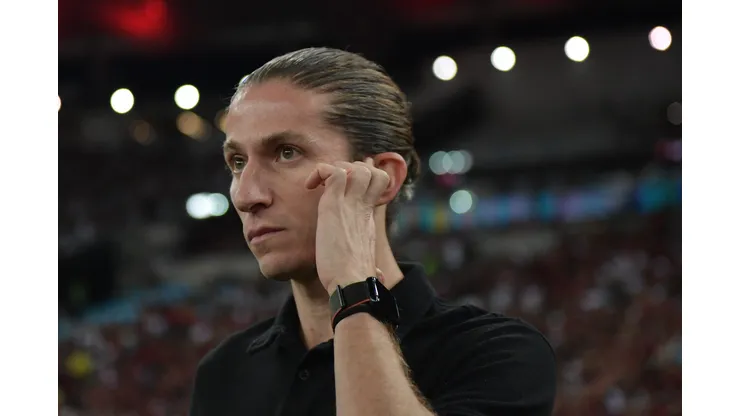 Filipe Luís envia mensagem motivacional aos jovens do Flamengo antes do Mundial. Foto: Thiago Ribeiro/AGIF