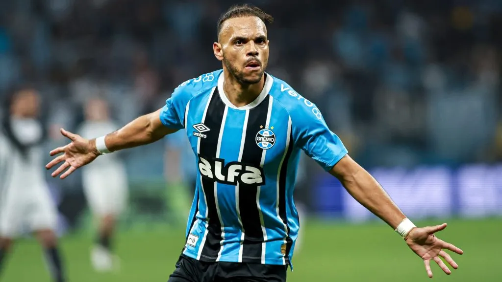 Braithwaite comemorando gol pelo Grêmio. Foto: Maxi Franzoi/AGIF