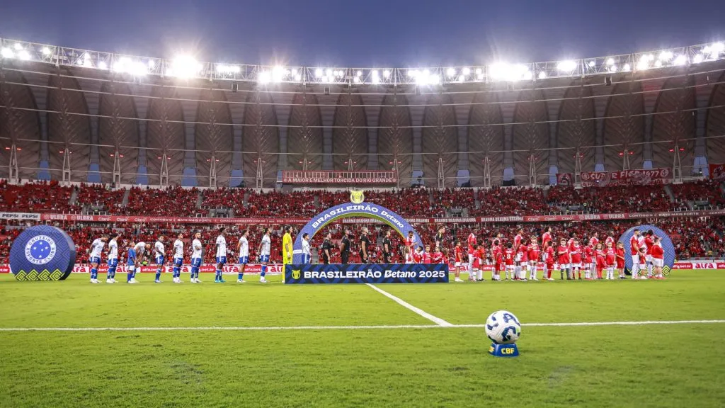 Inter e Cruzeiro durante duelo do 1º turno do Campeonato Brasileiro – Foto: Maxi Franzoi/AGIF