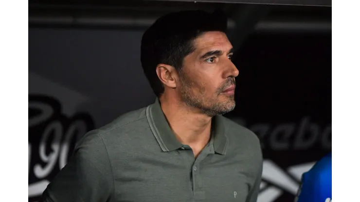Abel Ferreira tecnico do Palmeiras durante partida contra o Botafogo no estadio Engenhao pelo campeonato Brasileiro A 2025. Foto: Thiago Ribeiro/AGIF