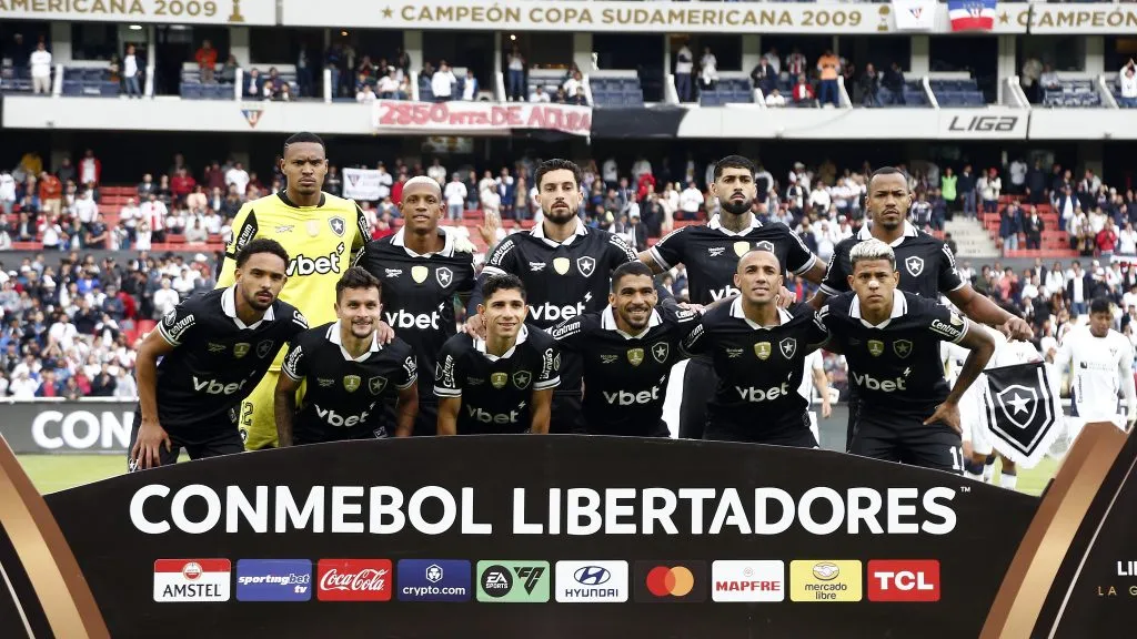 Jogadores titulares do Botafogo perfilados. Foto: Vítor Silva/Botafogo.