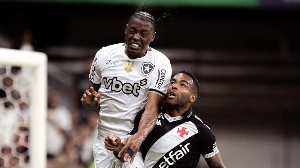 Kaio Fernando jogador do Botafogo durante partida contra o Vasco no estadio Mane Garrincha pelo campeonato Brasileiro A 2025. Foto: Mateus Dutra/AGIF
