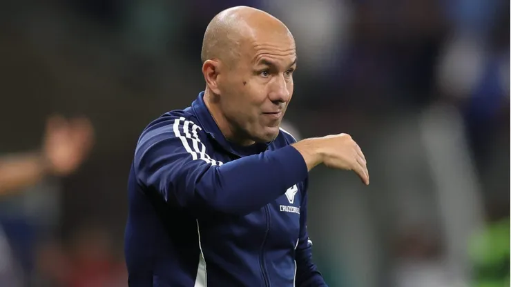 Torcida do Cruzeiro criticou as convicções do técnico Leonardo Jardim