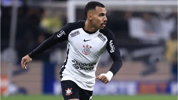 Matheuzinho jogador do Corinthians durante partida contra o Palmeiras - Foto: Marcello Zambrana/AGIF